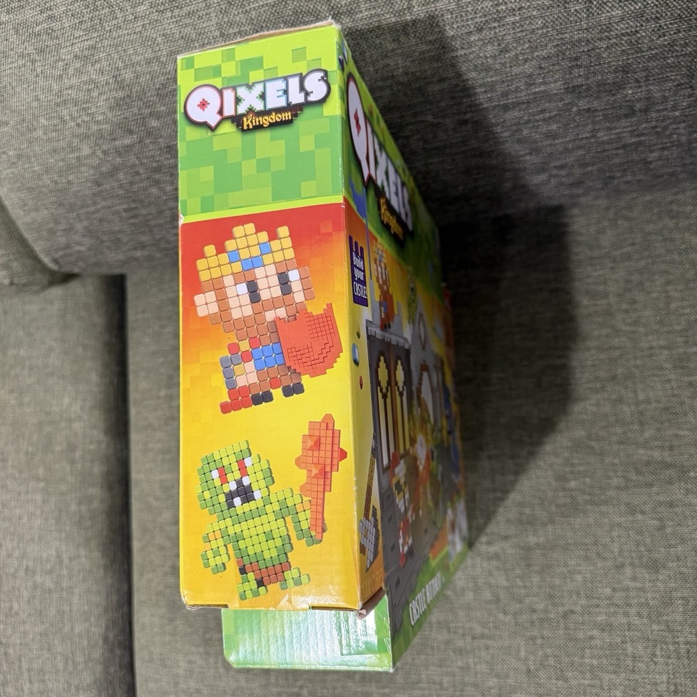 Qixels S3 Kingdom Castle Attack Playset Boxed Toy 1000 Cubes Ages 4+ and Up NEW - Picture 8 of 9